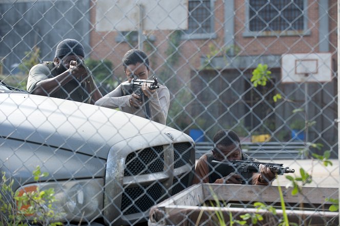 The Walking Dead - Too Far Gone - Photos - Chad L. Coleman, Sonequa Martin-Green, Lawrence Gilliard Jr.