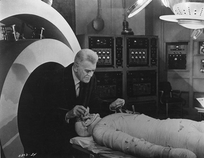 Frankenstein 1970 - Do filme - Boris Karloff