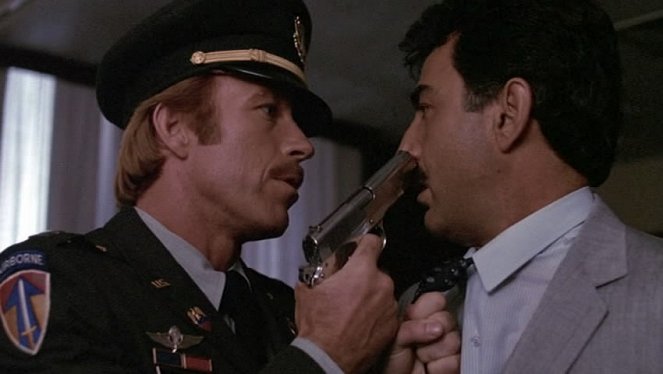Élő fegyver - Filmfotók - Chuck Norris