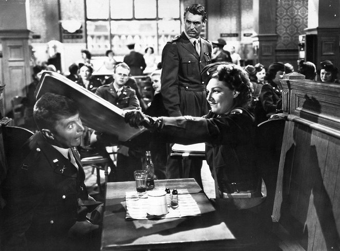 A hímnemű hadimenyasszony - Filmfotók - Cary Grant, Ann Sheridan