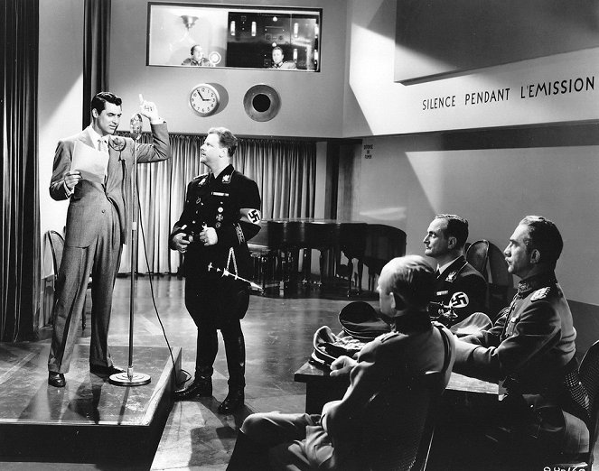 Once Upon a Honeymoon - Filmfotók - Cary Grant, Walter Slezak