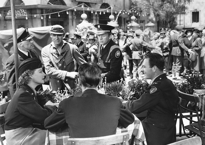 A hímnemű hadimenyasszony - Filmfotók - Ann Sheridan, Cary Grant
