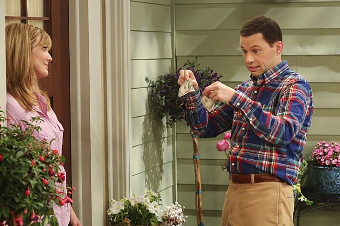 Two and a Half Men - Another Night with Neil Diamond - Photos - Courtney Thorne-Smith, Jon Cryer