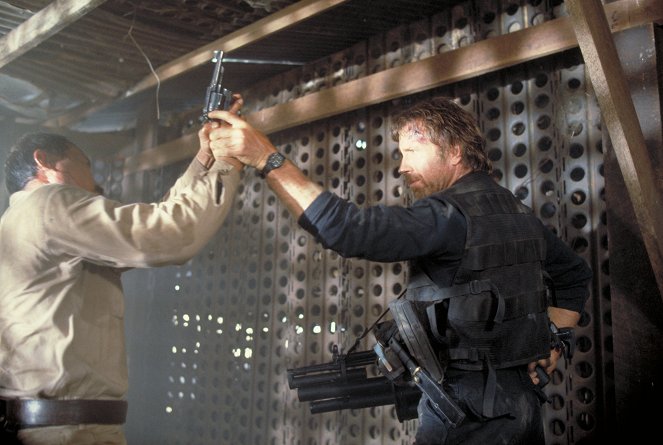 Braddock: Missing in Action III - Filmfotos - Chuck Norris