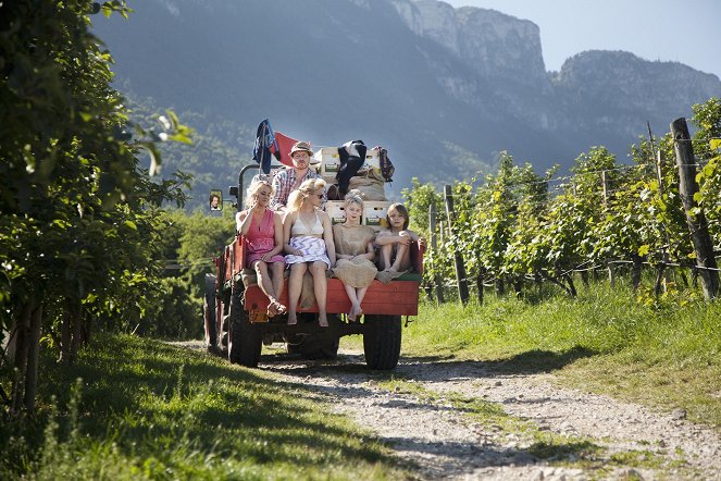 The Anderssons Hit the Road - Photos - Anja Lundqvist, Morgan Alling, Hanna Elffors Elfström, William Ringström, Julius Jimenez Hugoson