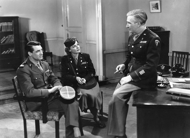 A hímnemű hadimenyasszony - Filmfotók - Cary Grant, Ann Sheridan