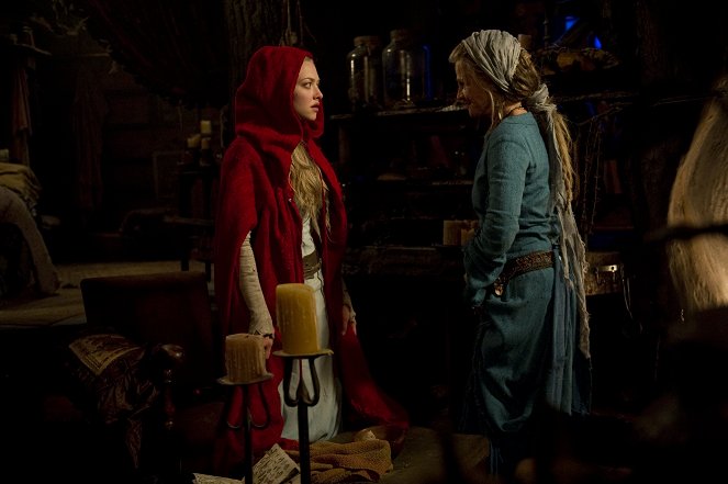 A Garota da Capa Vermelha - Do filme - Amanda Seyfried, Julie Christie