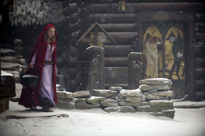 Dziewczyna w czerwonej pelerynie - Z filmu - Amanda Seyfried