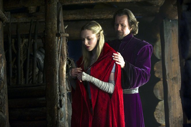 Red Riding Hood - Kuvat elokuvasta - Amanda Seyfried, Gary Oldman