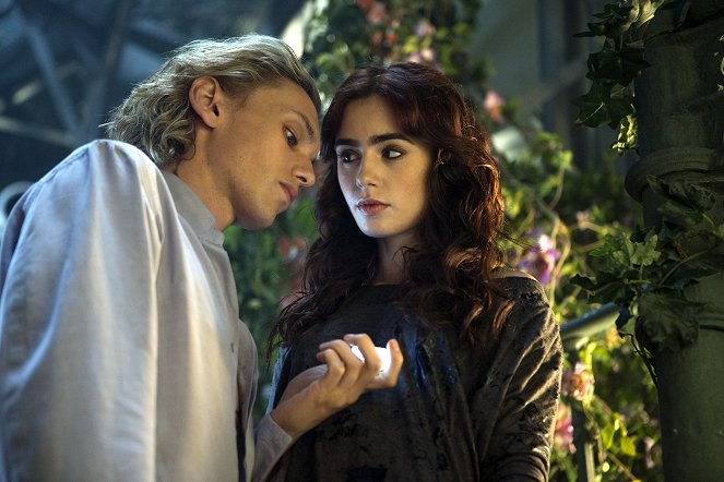 The Mortal Instruments: City of Bones - Photos - Jamie Campbell Bower, Lily Collins