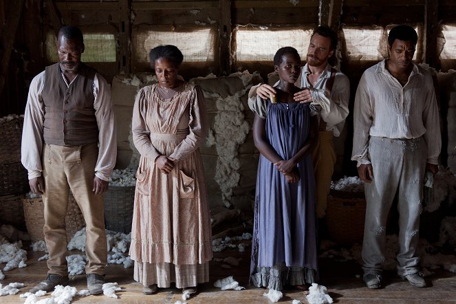 12 rokov otrokom - Z filmu - Lupita Nyong'o, Michael Fassbender, Chiwetel Ejiofor