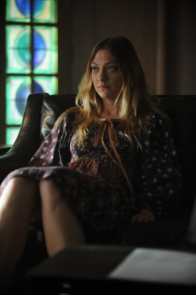American Horror Story - Home Invasion - Photos - Mageina Tovah