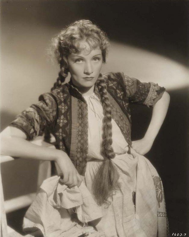 I Loved a Soldier - Werbefoto - Marlene Dietrich