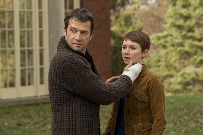 The Following - Season 1 - Welcome Home - Photos - James Purefoy, Valorie Curry