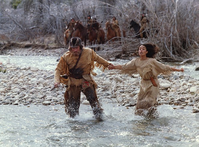 Vuorten miehet - Kuvat elokuvasta - Charlton Heston, Victoria Racimo