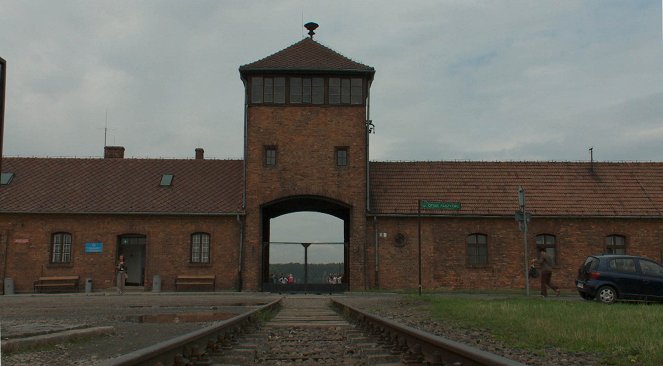 Auschwitz: Journey Into Hell - Kuvat elokuvasta