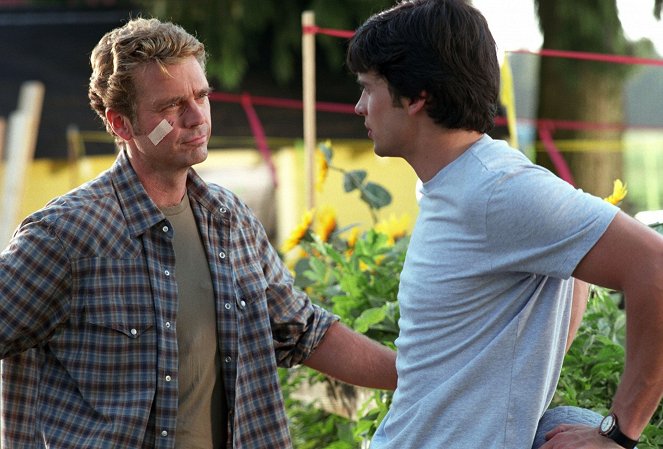 Smallville - Season 2 - Vortex - Photos - John Schneider, Tom Welling