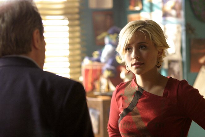 Smallville - Season 3 - Perry White - Filmfotos - Allison Mack