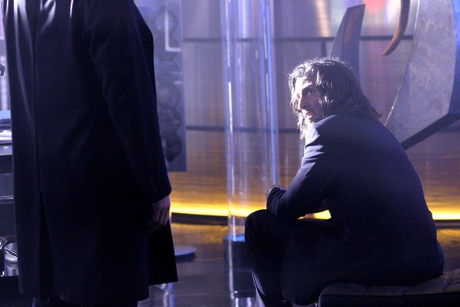 Smallville - Season 3 - Forsaken - Photos - John Glover