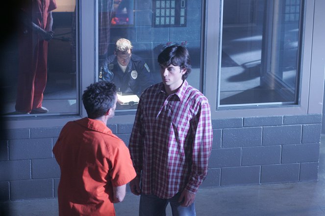 Smallville - Season 4 - Bound - Photos - Tom Welling