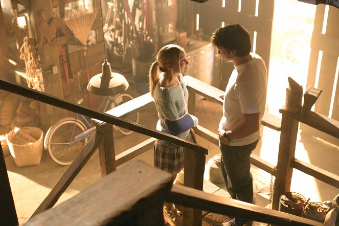 Smallville - Season 4 - Unsafe - Filmfotók - Sarah Carter, Tom Welling