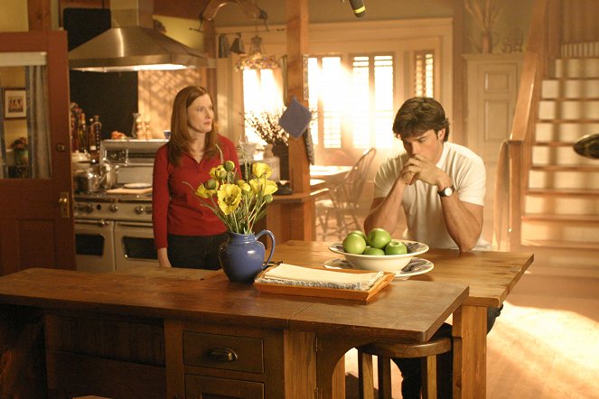 Smallville - Unsafe - Photos - Annette O'Toole, Tom Welling