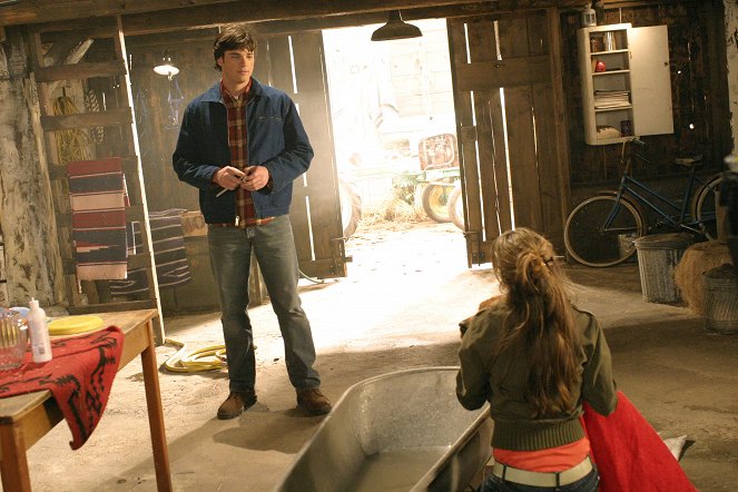 Smallville - Season 4 - Krypto - Photos - Tom Welling