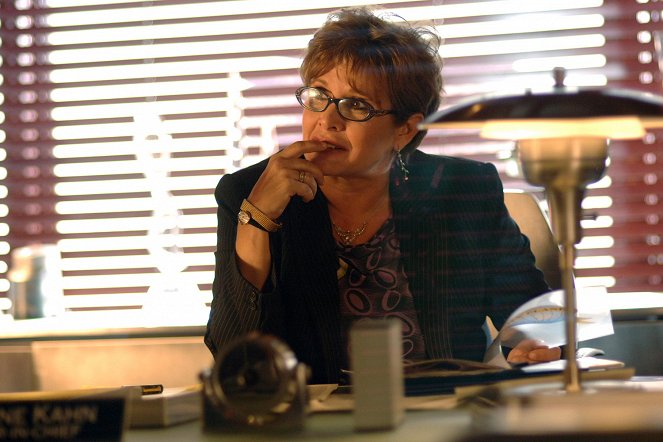 Smallville - Thirst - Photos - Carrie Fisher