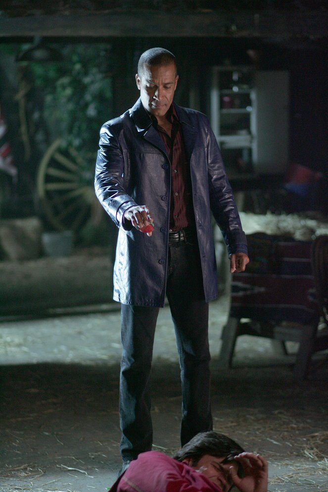 Tajemnice Smallville - Season 6 - Labyrinth - Z filmu - Phil Morris