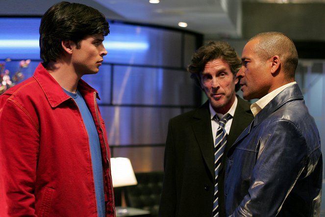 Smallville - Season 6 - Phantom - Photos - Tom Welling, John Glover, Phil Morris