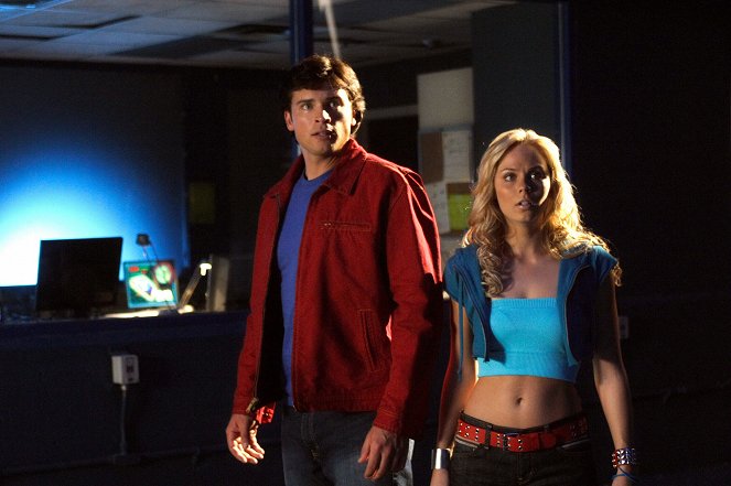 Smallville - Season 7 - Kara - Photos - Tom Welling, Laura Vandervoort