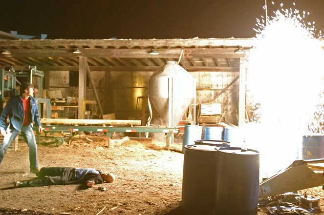 Smallville - Season 7 - Cure - Photos - Tom Welling