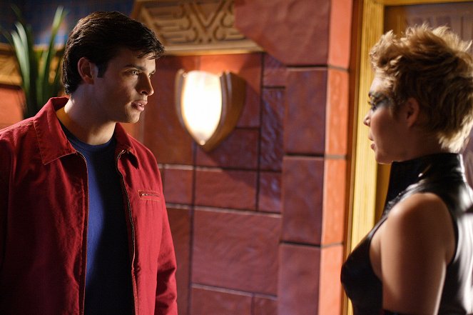 Smallville - Season 7 - Siren - Photos - Tom Welling, Alaina Huffman
