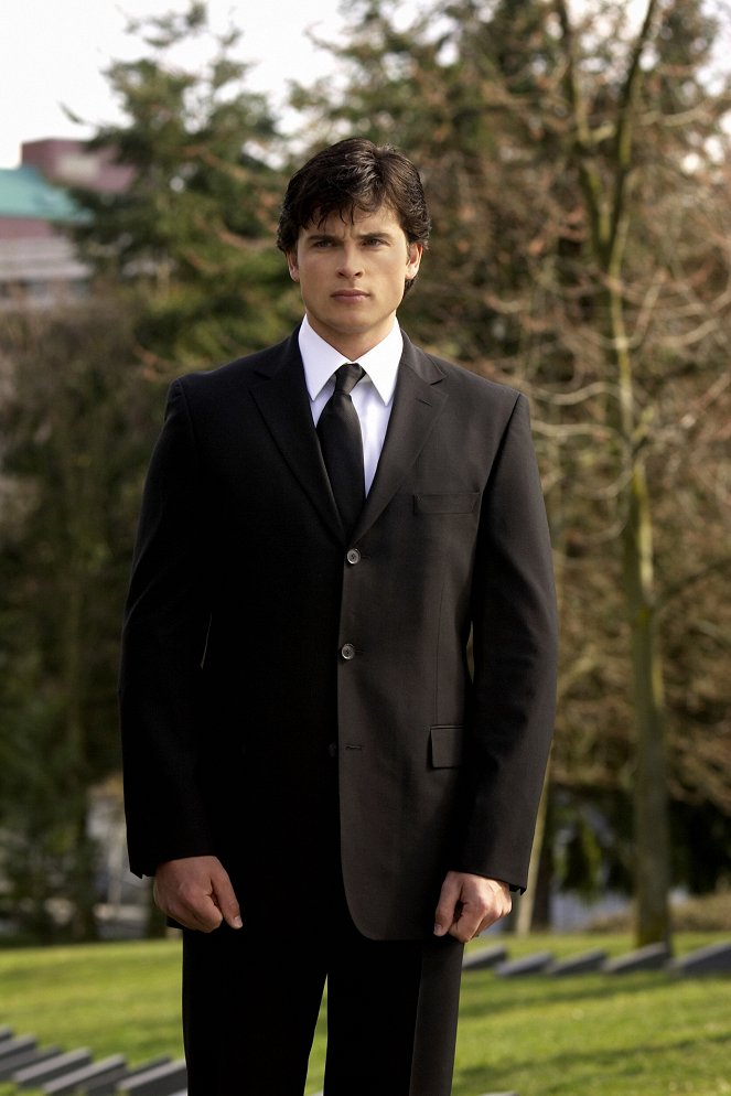 Smallville - Descent - Photos - Tom Welling