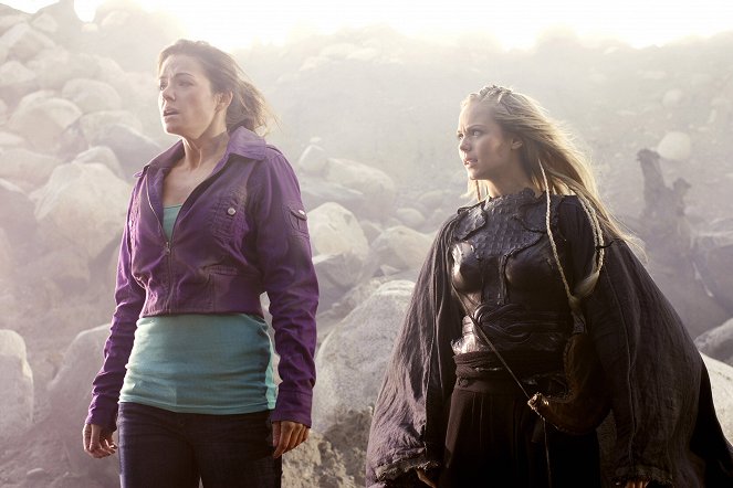 Smallville - Bloodline - Filmfotók - Erica Durance, Laura Vandervoort