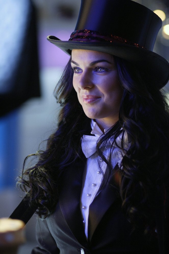 Smallville - Season 8 - Hex - Photos - Serinda Swan