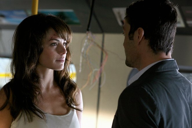 Smallville - Season 9 - Savior - Photos - Erica Durance, Brian Austin Green