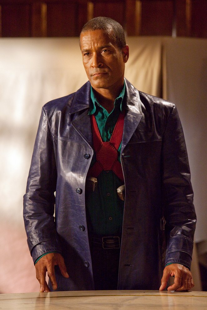 Smallville - Absolute Justice - Photos - Phil Morris