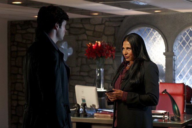 Smallville - Checkmate - Photos - Tom Welling, Pam Grier