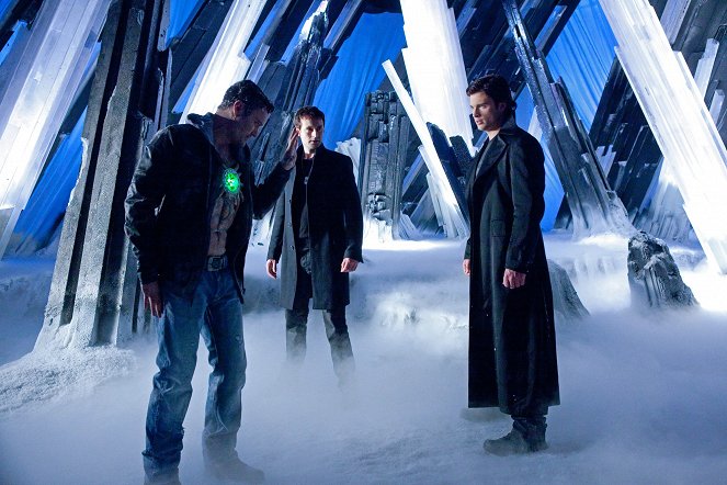 Smallville - Season 9 - Upgrade - Photos - Brian Austin Green, Callum Blue, Tom Welling