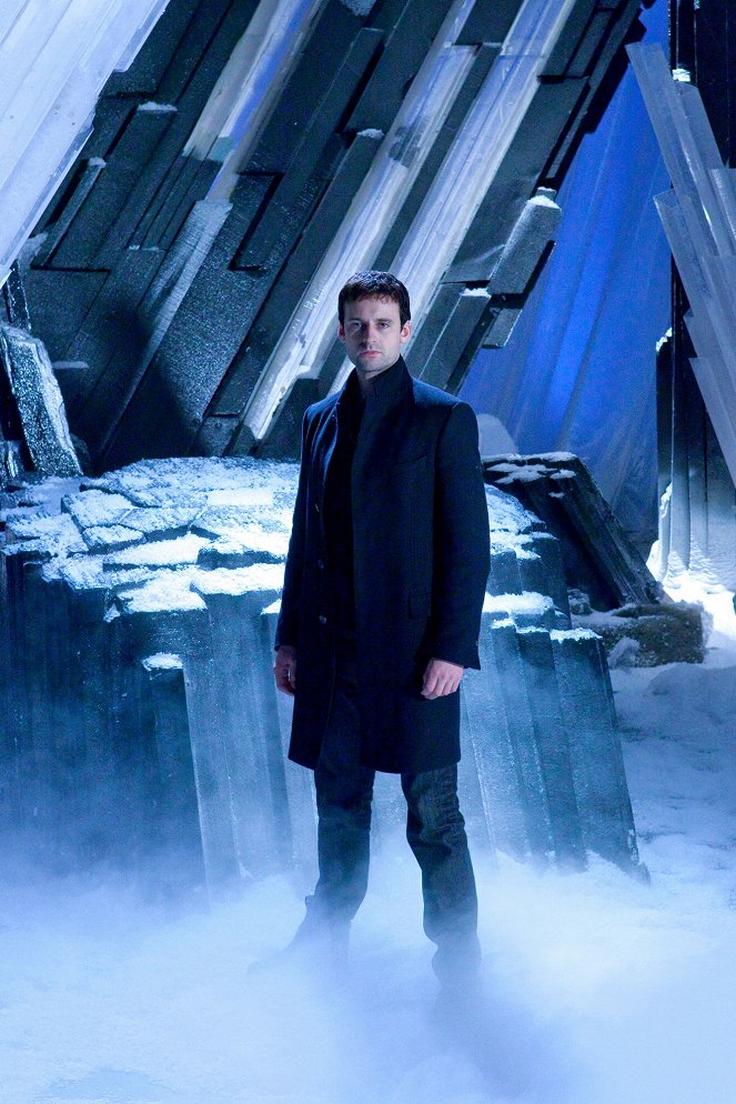 Smallville - Season 9 - Upgrade - Photos - Callum Blue