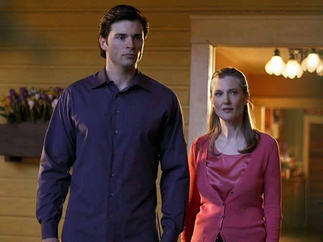 Smallville - Season 9 - Hostage - Photos - Tom Welling, Annette O'Toole