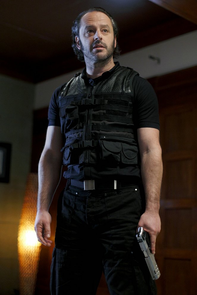 Smallville - Season 9 - Hostage - Photos - Gil Bellows