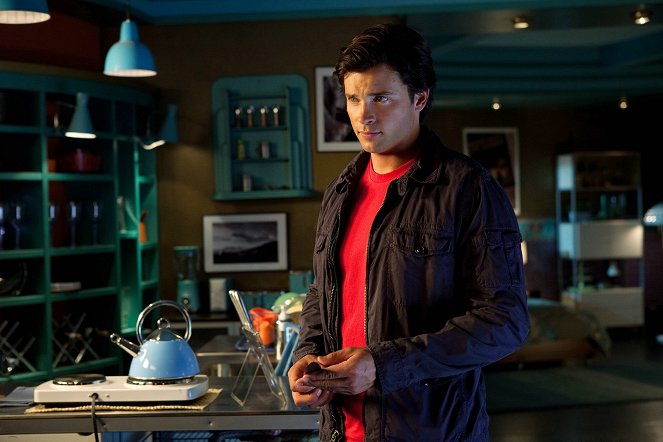 Smallville - Season 10 - Shield - Photos - Tom Welling