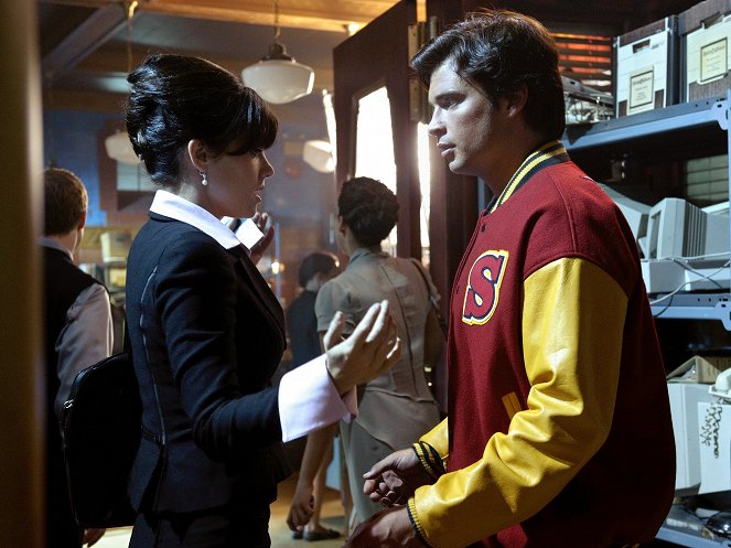 Smallville - Homecoming - Photos - Erica Durance, Tom Welling