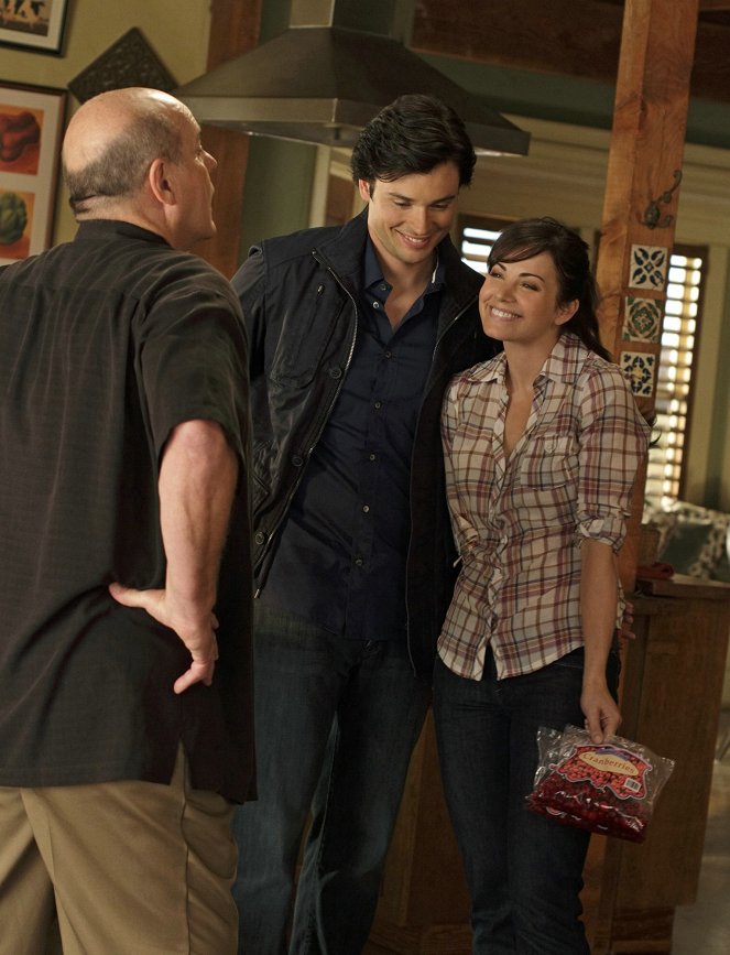 Smallville - Season 10 - Ambush - Do filme - Michael Ironside, Tom Welling, Erica Durance