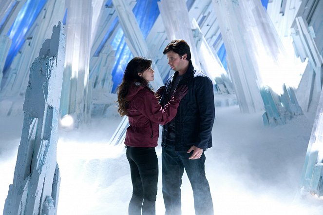 Smallville - Abandoned - Photos - Erica Durance, Tom Welling