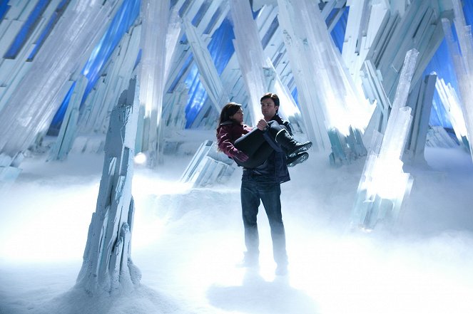 Smallville - Abandoned - Photos - Erica Durance, Tom Welling