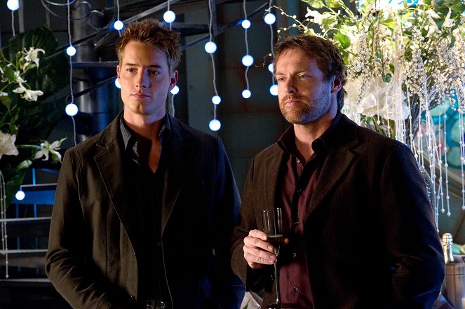 Smallville - Season 10 - Icarus - Photos - Justin Hartley, Michael Shanks