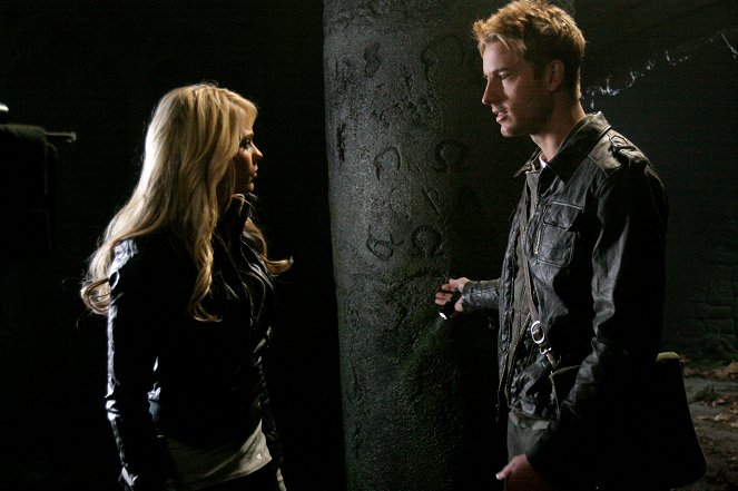 Smallville - Season 10 - Prophecy - Photos - Laura Vandervoort, Justin Hartley